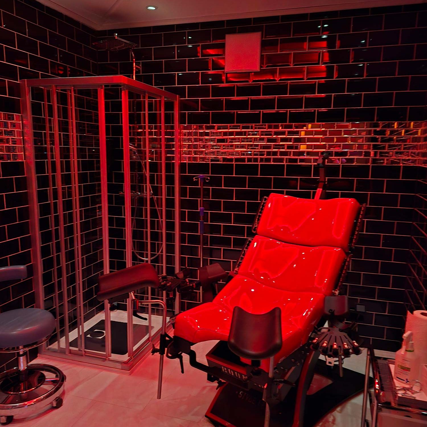 Kinky-Love-Lounge-Munderfing-Swinger-BDSM-Fetisch-Gynstuhl